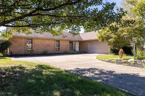 2684 Fordham Cir NW, North Canton, OH 44720