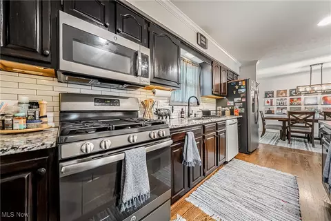 941 Meadview Dr, Parma, OH 44131 photo 10
