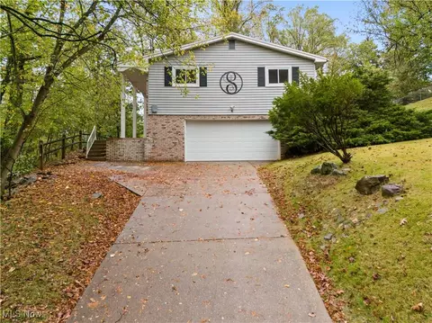 6 Poplar Dr, Vienna, WV 26105