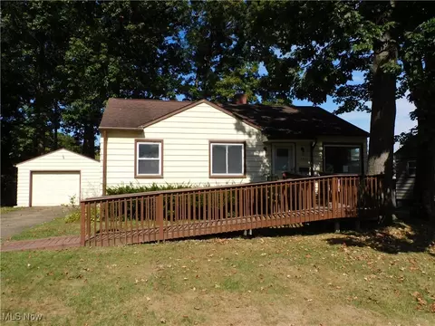 3210 Quentin Dr, Youngstown, OH 44511