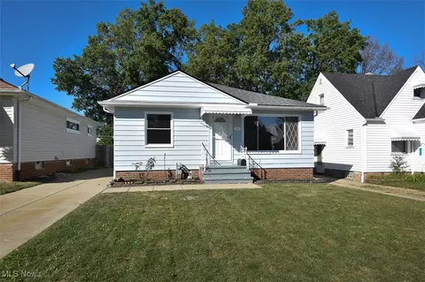 3430 Park Dr, Parma, OH 44134