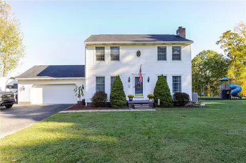 226 High Acres Dr, Chester, WV 26034