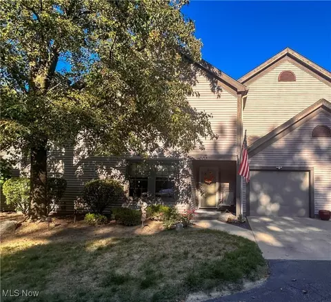 4032 Saint Andrews Ct #1, Canfield, OH 44406