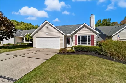 15410 High Pointe Cir, Middlefield, OH 44062
