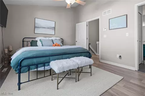 Bedroom - 1018 Meadow Run, Copley, OH 44321 photo 2 of 3