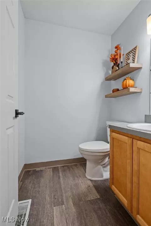 Bath - 1018 Meadow Run, Copley, OH 44321 photo 1 of 4