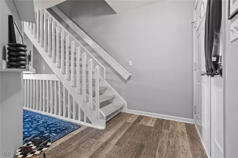 Entry Way - 1018 Meadow Run, Copley, OH 44321 photo 3 of 4