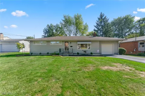 257 Westview Ave, Hubbard, OH 44425
