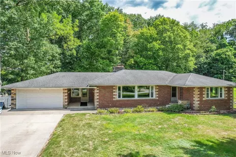 4393 Hilltop Dr, New Franklin, OH 44203