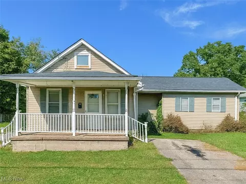432 Taylor Ave, Girard, OH 44420