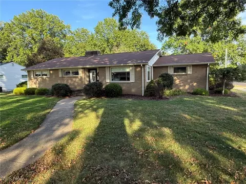 221 S James St, Dover, OH 44622