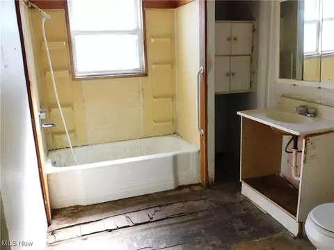 Bath - 814 W 58th St, Ashtabula, OH 44004 photo 1 of 1