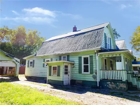 Exterior - 814 W 58th St, Ashtabula, OH 44004 photo 2 of 3