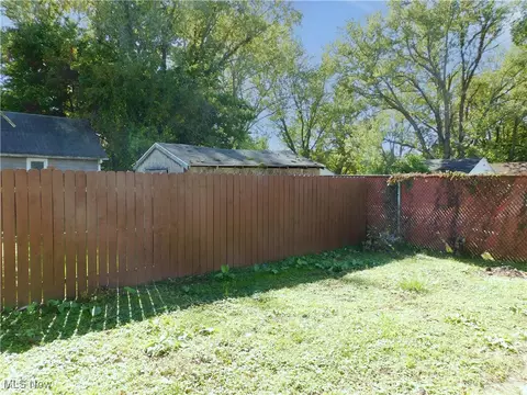 Exterior - 814 W 58th St, Ashtabula, OH 44004 photo 1 of 3