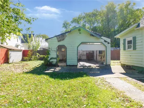 Exterior - 814 W 58th St, Ashtabula, OH 44004 photo 3 of 3