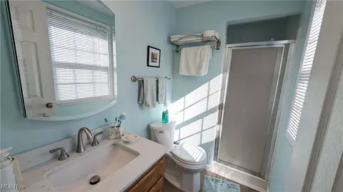 Bath - 720 Strowbridge Dr, Huron, OH 44839 photo 3 of 3
