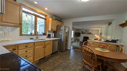 Kitchen - 720 Strowbridge Dr, Huron, OH 44839 photo 4 of 4