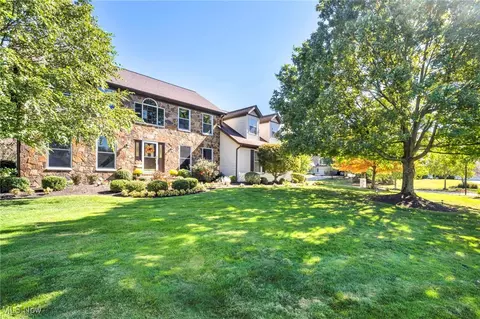 651 Clinton Ln, Highland Heights, OH 44143