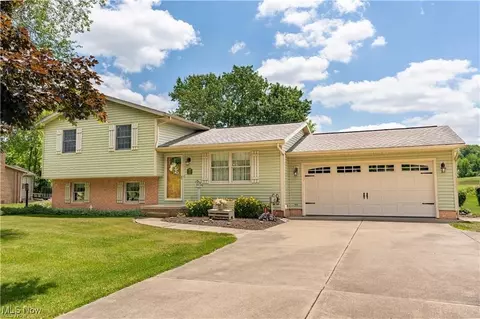 1750 N Orchard Rd NE, Bolivar, OH 44612