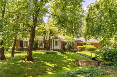 340 Lakecrest St NW, Canton, OH 44709