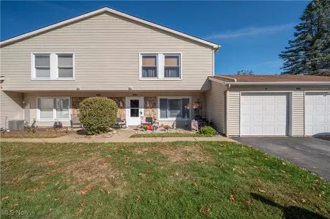 3063 Ivy Hill Cir #D, Cortland, OH 44410