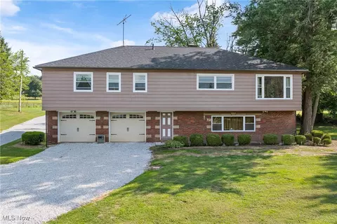 988 E Turkeyfoot Lake Rd, Akron, OH 44312