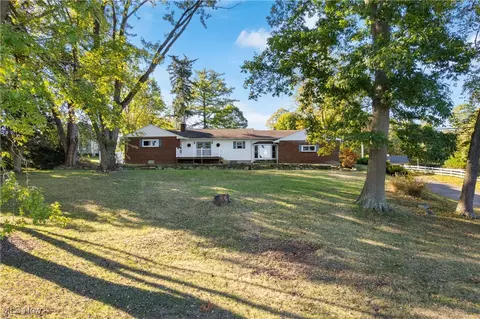 15044 Churchfield St NW, North Lawrence, OH 44666