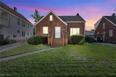 10016 Park Heights Ave, Garfield Heights, OH 44125