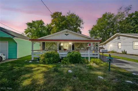 1068 Elmwood Dr, Willoughby, OH 44094
