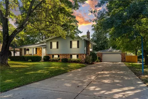 2959 Holyoke Dr, Youngstown, OH 44514