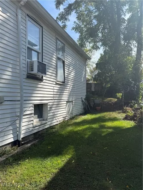 120 Mound St, Elyria, OH 44035 photo 3