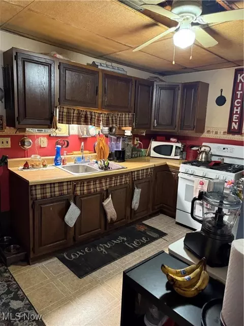 120 Mound St, Elyria, OH 44035 photo 8
