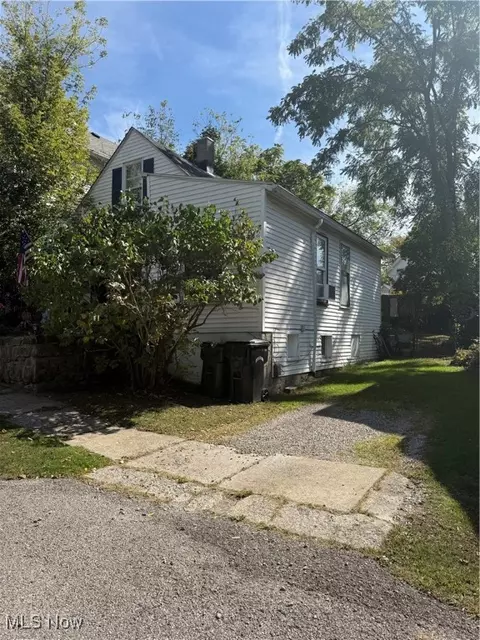120 Mound St, Elyria, OH 44035 photo 2