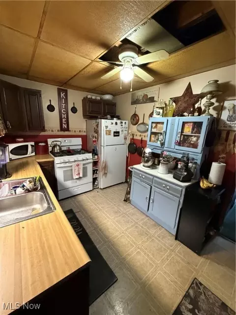 120 Mound St, Elyria, OH 44035 photo 9
