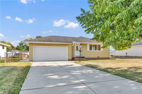 34622 Iris Ln, Eastlake, OH 44095