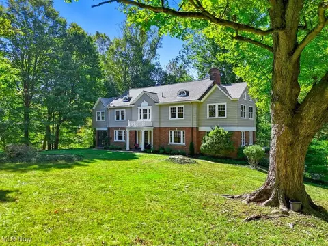 7481 Chagrin Rd, Chagrin Falls, OH 44023