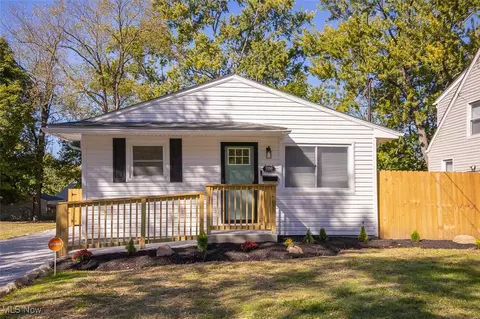 1158 Hardesty Blvd, Akron, OH 44320