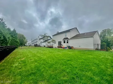 411 Treeview Dr, Wadsworth, OH 44281 photo 3