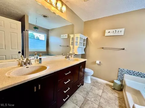 411 Treeview Dr, Wadsworth, OH 44281 photo 14