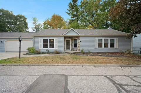 7 Pond Dr, Rocky River, OH 44116