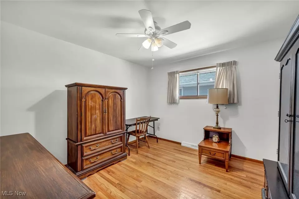 Bedroom - 13732 Carpenter Rd, Garfield Heights, OH 44125 photo 2 of 11