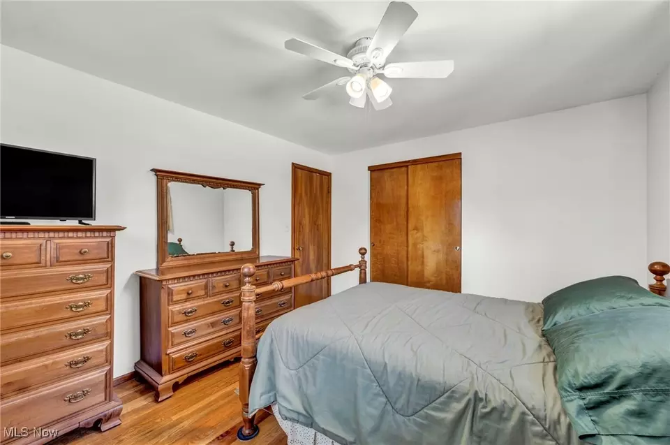 Bedroom - 13732 Carpenter Rd, Garfield Heights, OH 44125 photo 8 of 11