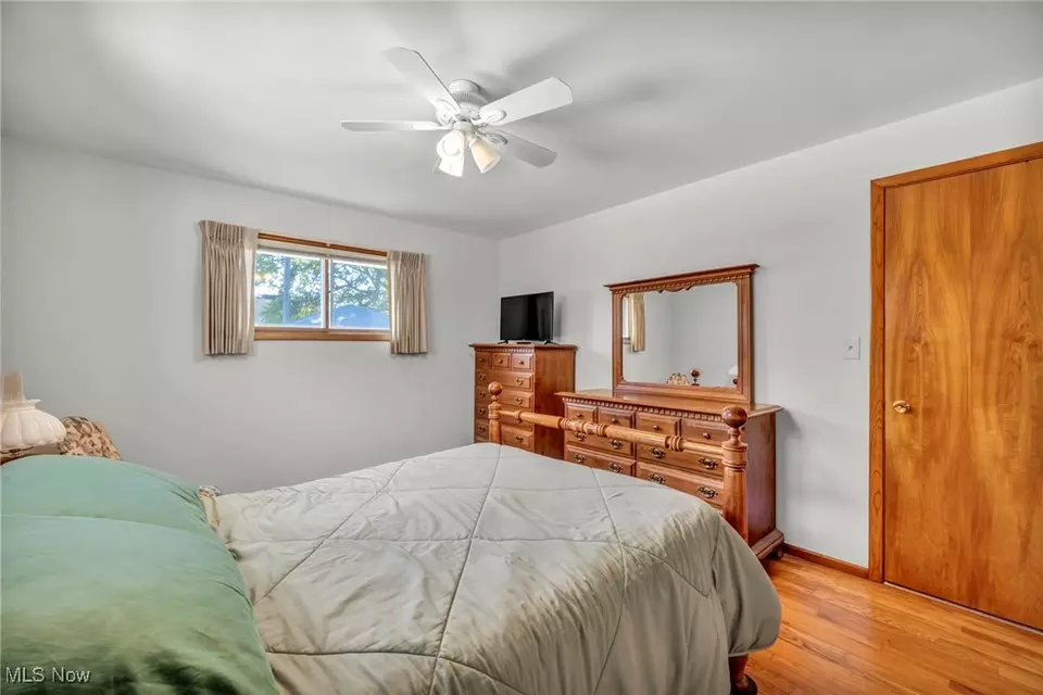 Bedroom - 13732 Carpenter Rd, Garfield Heights, OH 44125 photo 6 of 11