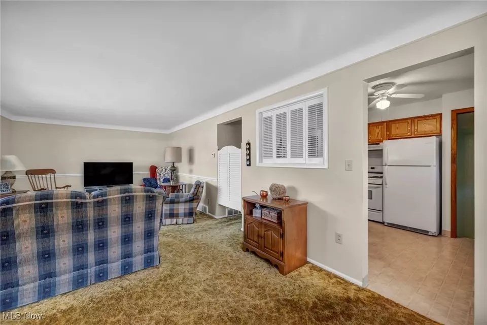 Living - 13732 Carpenter Rd, Garfield Heights, OH 44125 photo 5 of 5