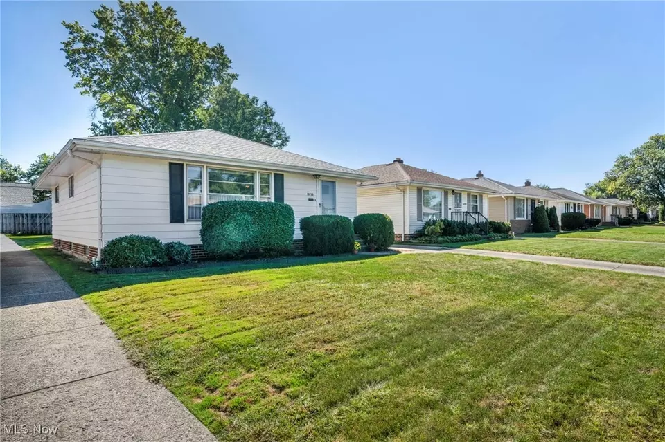Exterior - 13732 Carpenter Rd, Garfield Heights, OH 44125 photo 7 of 9