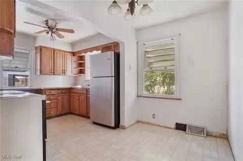 Kitchen - 39 Renee Dr, Struthers, OH 44471 photo 5 of 5