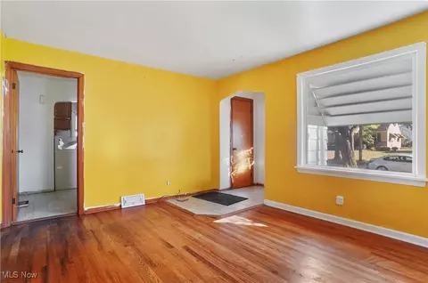 Living - 39 Renee Dr, Struthers, OH 44471 photo 1 of 5