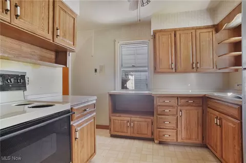 Kitchen - 39 Renee Dr, Struthers, OH 44471 photo 1 of 5