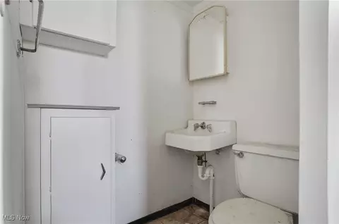 Bath - 39 Renee Dr, Struthers, OH 44471 photo 2 of 2