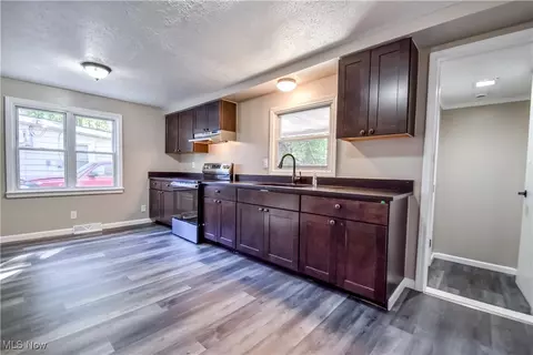 334 E 238th St, Euclid, OH 44123 photo 11